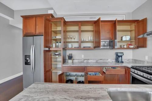 CozySuites Posh 1BR, PPG Paints Arena, Pitts in Pittsburgh, USA