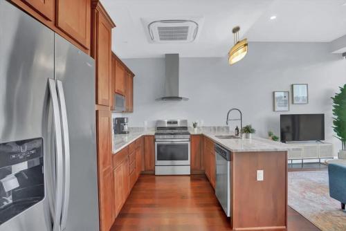 CozySuites Posh 1BR, PPG Paints Arena, Pitts in Pittsburgh, USA