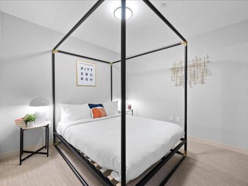 CozySuites Historic 1BR, Downtown Pittsburgh in Pittsburgh, USA