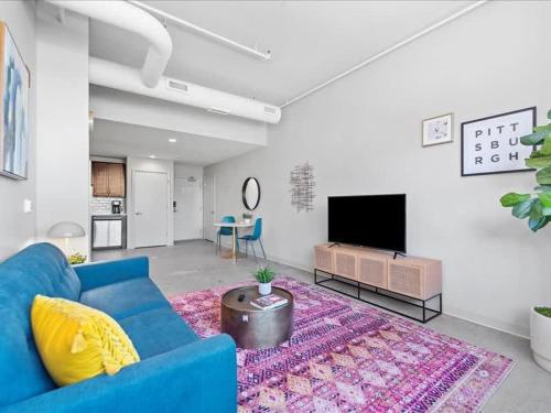 CozySuites Trendy 1BR, Downtown Pittsburgh in Pittsburgh, USA
