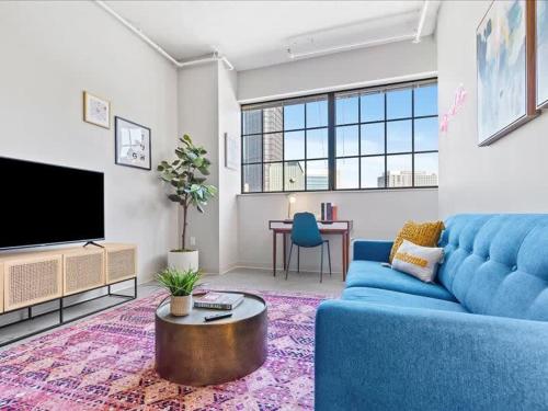 CozySuites Trendy 1BR, Downtown Pittsburgh in Pittsburgh, USA