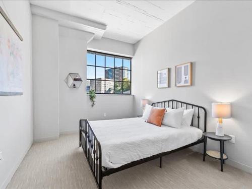 CozySuites Trendy 1BR, Downtown Pittsburgh in Pittsburgh, USA