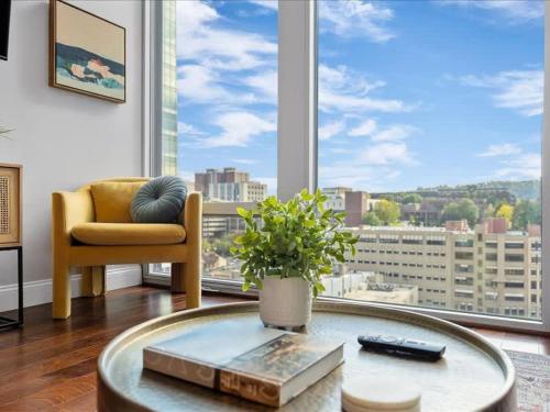 CozySuites Trendy 1BR PPG Paints Arena Pitts in Pittsburgh, USA