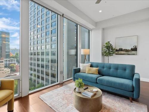CozySuites Trendy 1BR PPG Paints Arena Pitts in Pittsburgh, USA