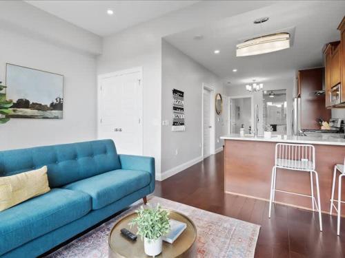 CozySuites Trendy 1BR PPG Paints Arena Pitts in Pittsburgh, USA