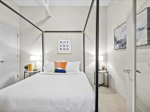 CozySuites Stunning 1BR, Downtown Pittsburgh in Pittsburgh, USA