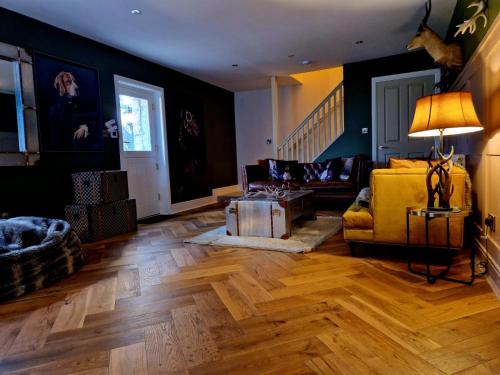 The Hamilton luxury holiday let's- The Coach House with hot tub in Bowlandi Erdő  - Scorton