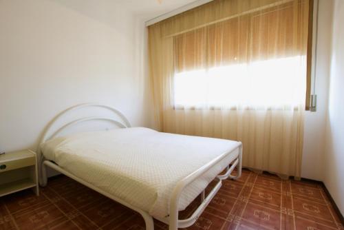 One-Bedroom Apartment image 8