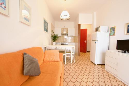 One-Bedroom Apartment image 3
