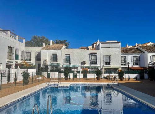 LaFrenchTouch - Céntrico con piscina junto al tren (LaFrenchTouch - Centrico con piscina junto al tren) in Arroyo de La Miel