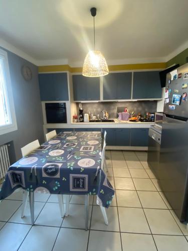 Chambre privée dans maison + petit déjeuner offert - Pension de famille - Saint-Priest