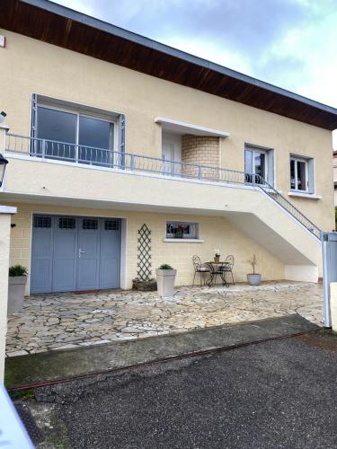 Chambre privée dans maison + petit déjeuner offert