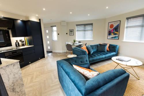 Stylish-2BR, Boutique property, 5min to ManAirport photo 3
