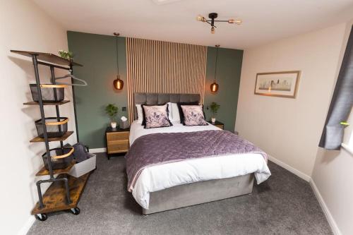 Stylish-2BR, Boutique property, 5min to ManAirport photo 4