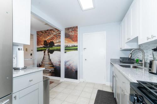 21Floor-Renovated 2BR,1Bath King and Queen Bed and Parking detail