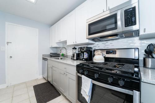 21Floor-Renovated 2BR,1Bath King and Queen Bed and Parking in Atlanta, USA