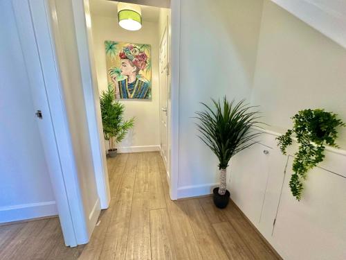 Létesítmények, Large Four Bedroom - With Hot Tub and Parking - Sleeps 8 in Newtown