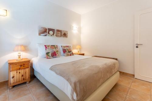 Bright & Spacious 2BR Balcony in Vale do Lobo by LovelyStay 5