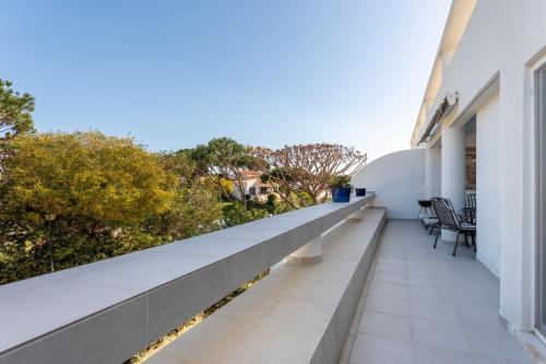 Cozy 2 BDR W/Balcony in Vale do Lobo by LovelyStay