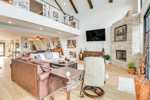 Lake Granbury Escape with Deck Fire Pit and Gazebo! - image 10