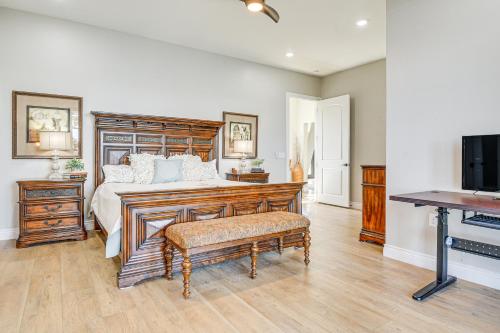 Lake Granbury Escape with Deck Fire Pit and Gazebo! - image 12