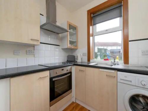 Pass the Keys Spacious Murrayfield Flat - image 12