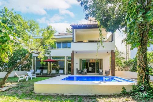 Villa with Private Pool & Large Garden in Playacar