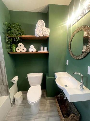 Stunning 4BD/2BA Getaway Chicago in Chicago, USA