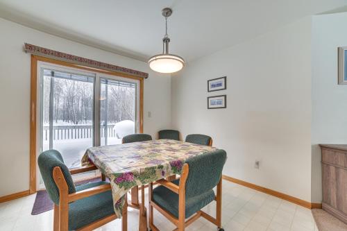 Cozy Mancelona Home Ski, Golf and Snowmobile! in Mancelona, USA