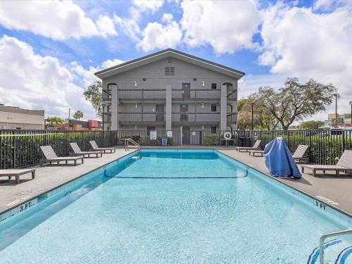 สระว่ายน้ำ, ลา ควินตา อินน์ บาย วินด์แฮม ไมอามีแอร์พอร์ต นอร์ท (La Quinta Inn by Wyndham Miami Airport North) in ไมอามี (FL)