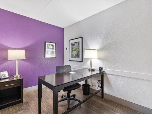 La Quinta Inn by Wyndham Miami Airport North - image 12