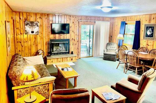 3BR Waterfront Cabin w/ Wi-Fi & Private Docks in Saint Germain, USA