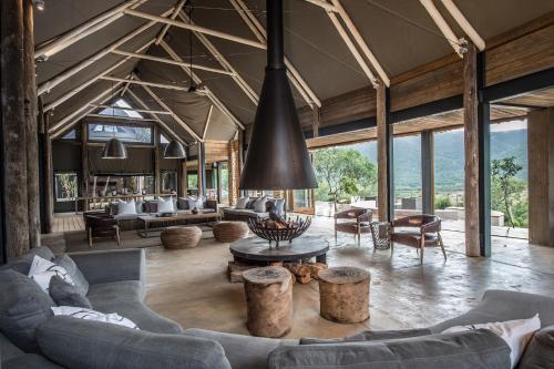 共用Lounge/電視區, Kariega Game Reserve Settlers Drift in 肯頓海