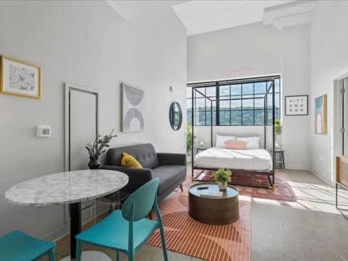 CozySuites Gorgeous SDO Downtown Pittsburgh in Pittsburgh, USA