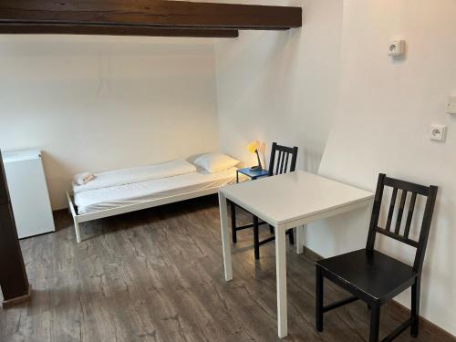 Clown and Bard Hostel - image 11