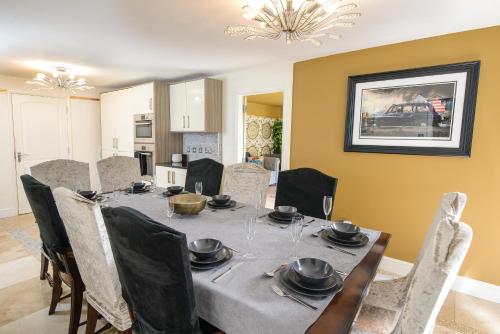 Deluxe 2 3 Bed HotTub SkyTV Deluxe 2 3 Bed HotTub SkyTV