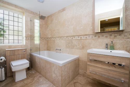 Deluxe 2 3 Bed HotTub SkyTV Deluxe 2 3 Bed HotTub SkyTV