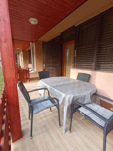 Terraza/balcón, SZEKI Apartman in Gyula