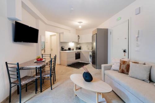 Rhodes Center Apartment 2