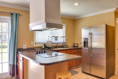 Bright Florida Abode with Covered Patio, Near Disney in Fruitland Park, USA