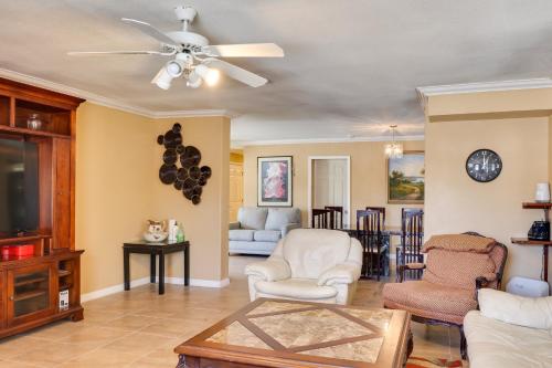 Bright Florida Abode with Covered Patio, Near Disney in Fruitland Park, USA