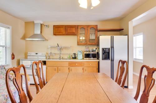 Sunny Florida Getaway with Patio, Near Disney World! in Fruitland Park, USA