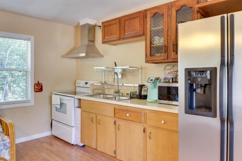 Sunny Florida Getaway with Patio, Near Disney World! in Fruitland Park, USA