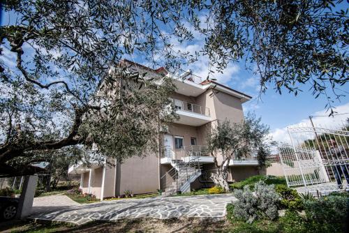Nikitas Apartments & Suites