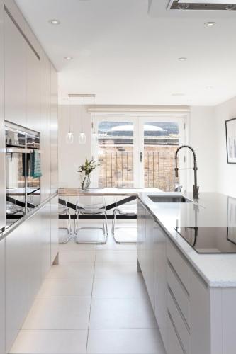 Luxurious Central Windsor Town House, Windsor (photo 8)