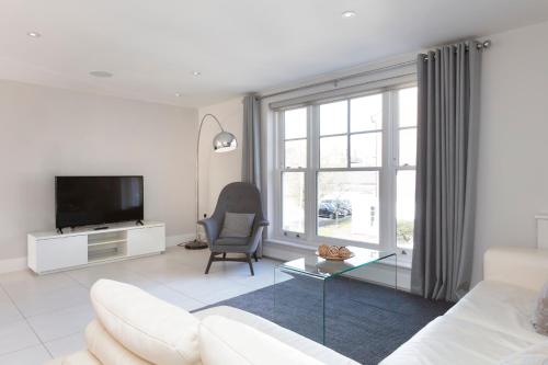Luxurious Central Windsor Town House, Windsor (photo 6)