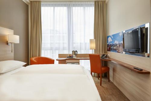 H+ Hotel Berlin Mitte - image 4