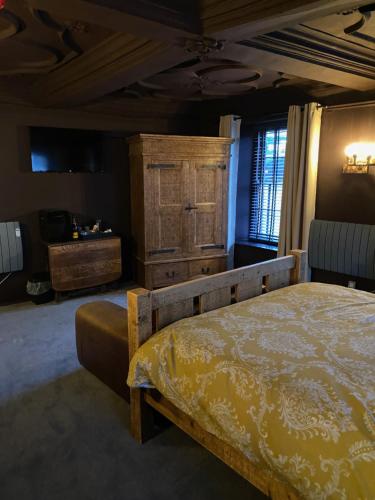 1 queen bed