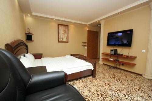 Pechersk Apartment in Kiev Center - image 2