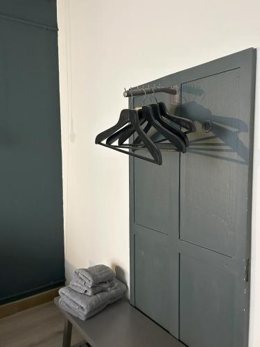 One-Bedroom Apartment image 6
